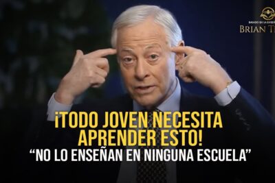 Qué tengo que hacer para hacerse rico, lecciones importantes en imagen de persona señalando su cabeza