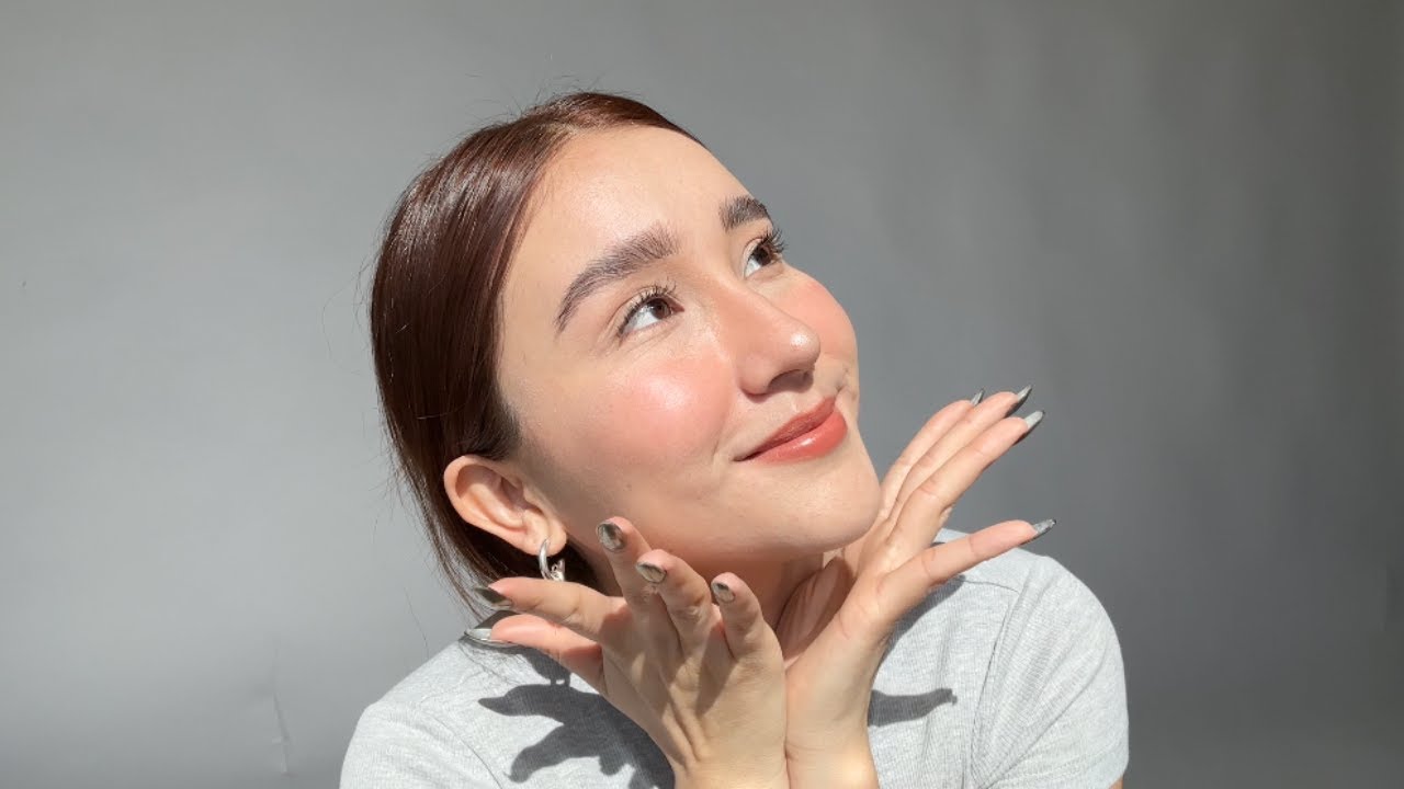 Cómo aprender a ser feliz estando sola con una actitud positiva y sonriente